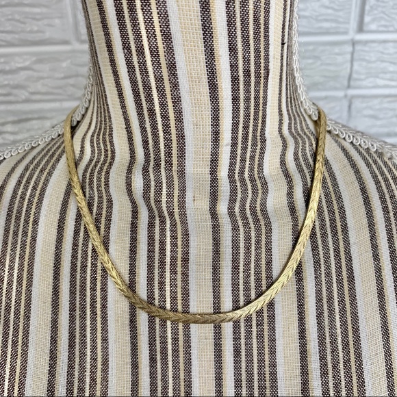 Jewelry - Vintage Thin Patterned Gold Necklace